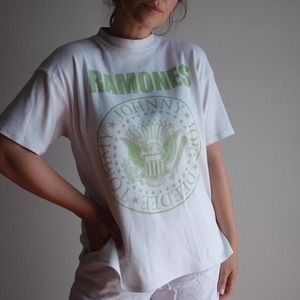 White cotton ramones t shirt medium